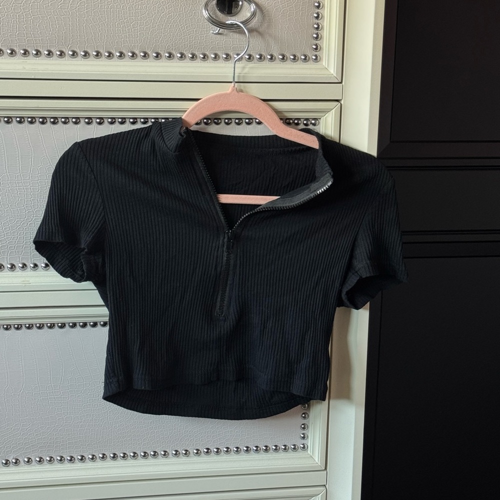 SHEIN Black Ribbed Zip-Up Crop Top